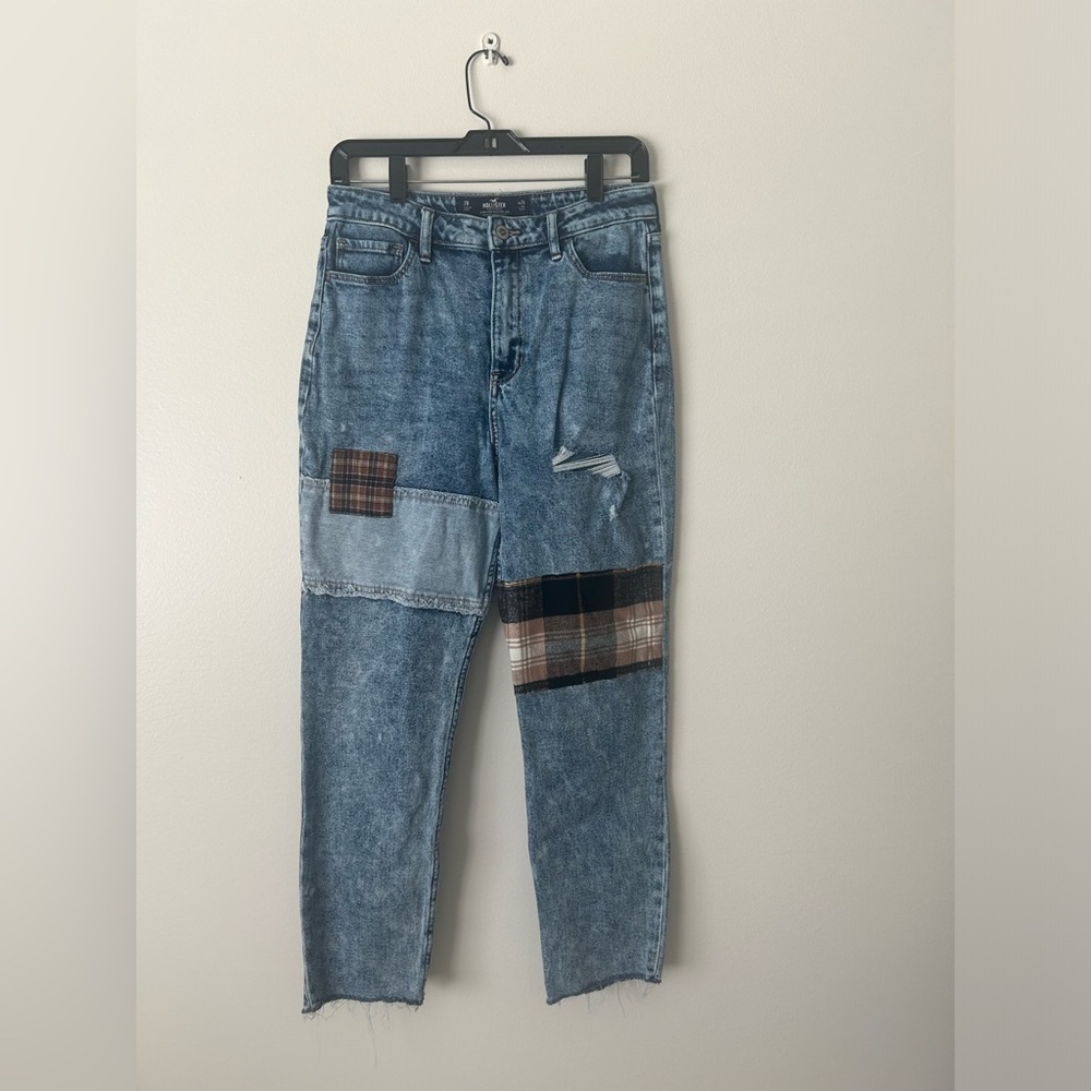 Hollister Ultra- High Rise Mom jeans size 7 regular